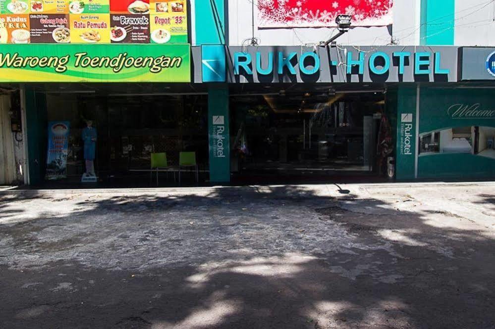 Oyo 277 Rukotel Near Rsu Adi Husada Undaan Kota スラバヤ エクステリア 写真
